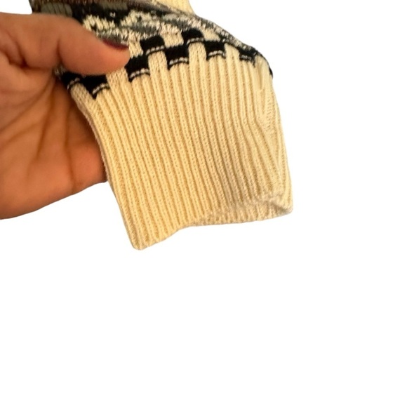 Classics by Palmland Multi Color, Multi Patterned, Four Button Men’s Cardigan - Picture 4 of 11